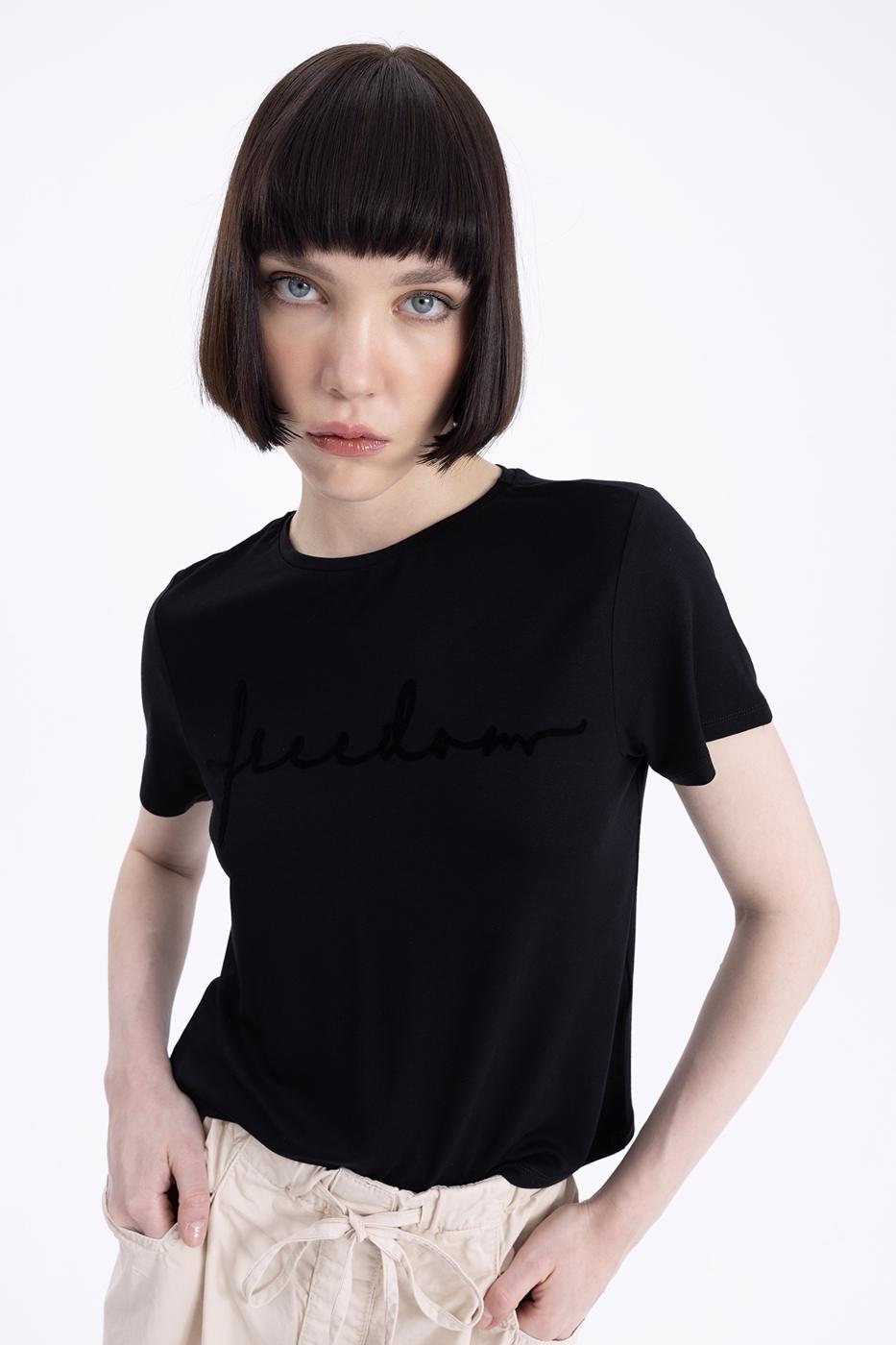 Bayan Siyah Flok Baskılı Basıc Tshırt