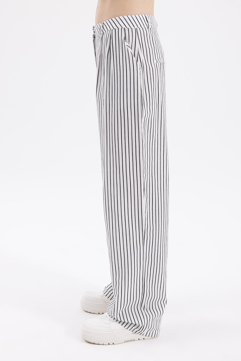Bayan Beyaz Pileli Çizgili Pantolon