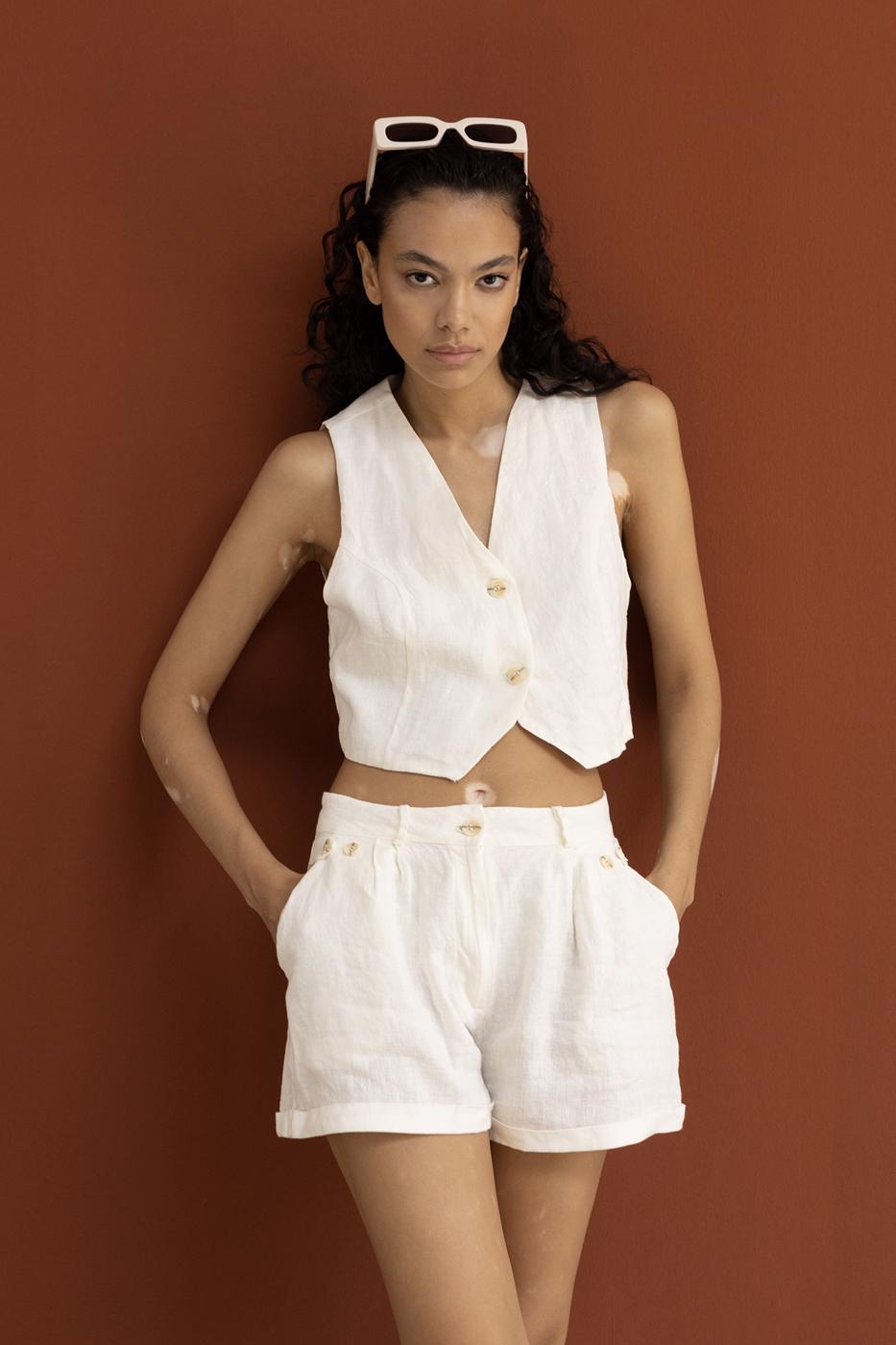 Bayan Ekru Keten Düğme Detaylı Mini Şort