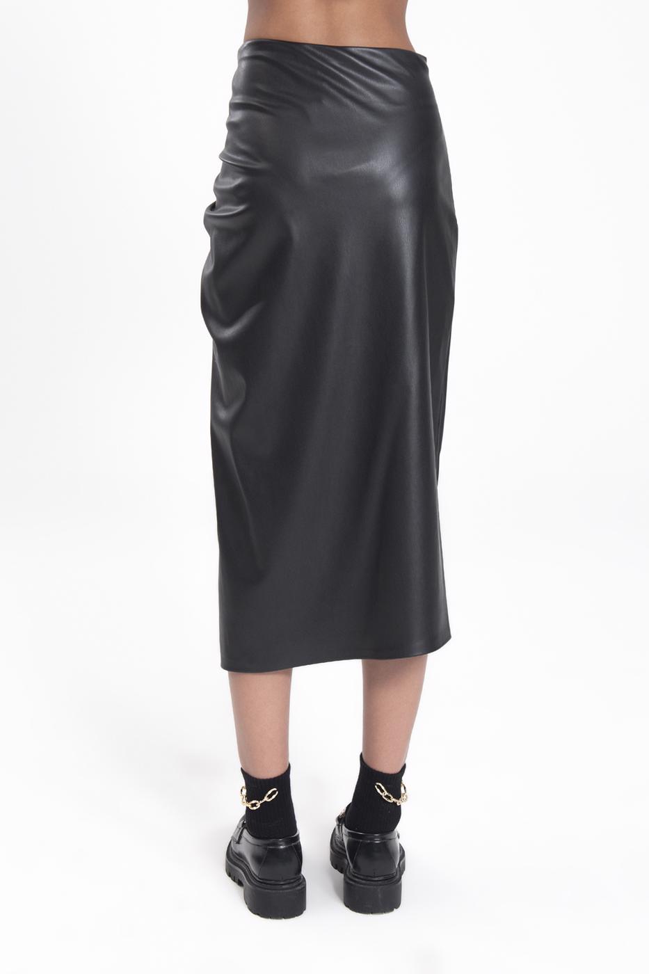 Bayan Siyah Drapeli Yıtmaçlı Suni Deri Midi Etek
