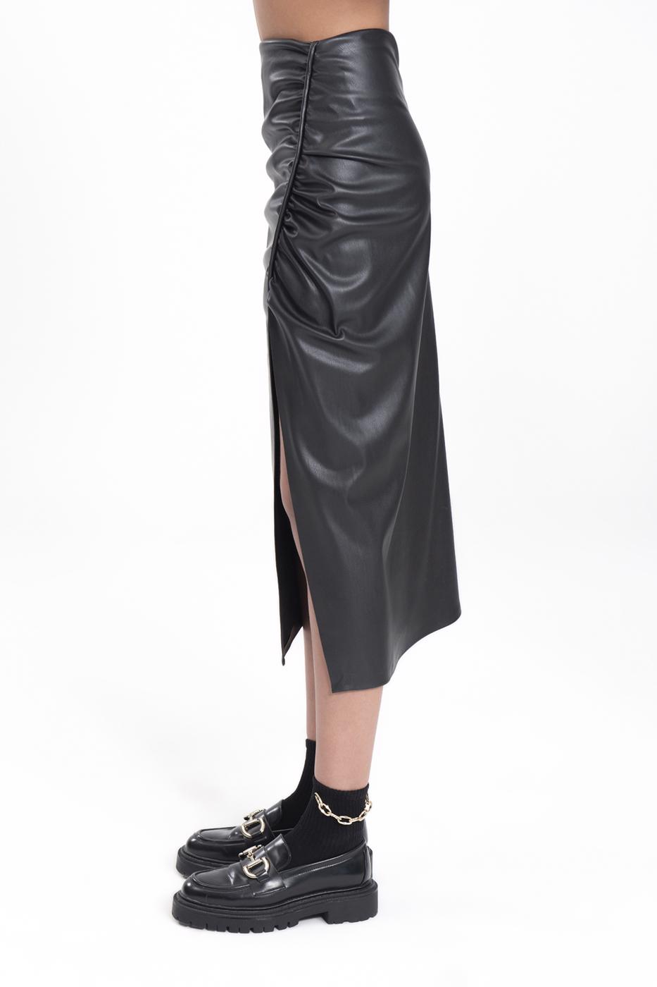 Bayan Siyah Drapeli Yıtmaçlı Suni Deri Midi Etek
