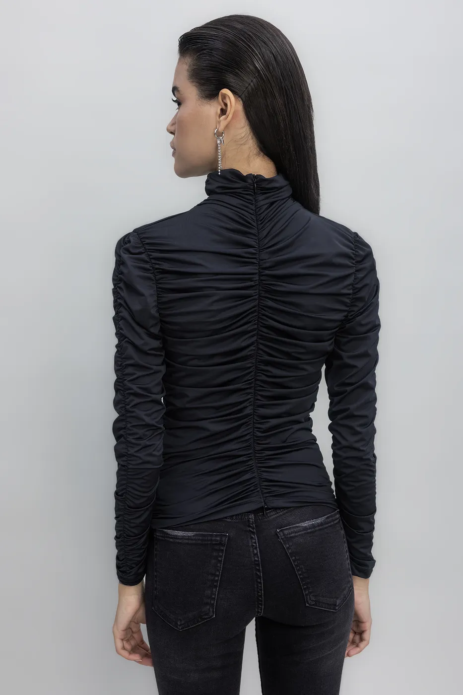 Bayan Siyah Dik Yakalı Drapeli Top