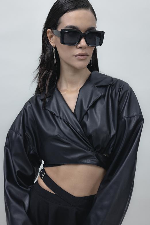 Bayan Siyah Deri Görünümlü Crop Mont - BSL