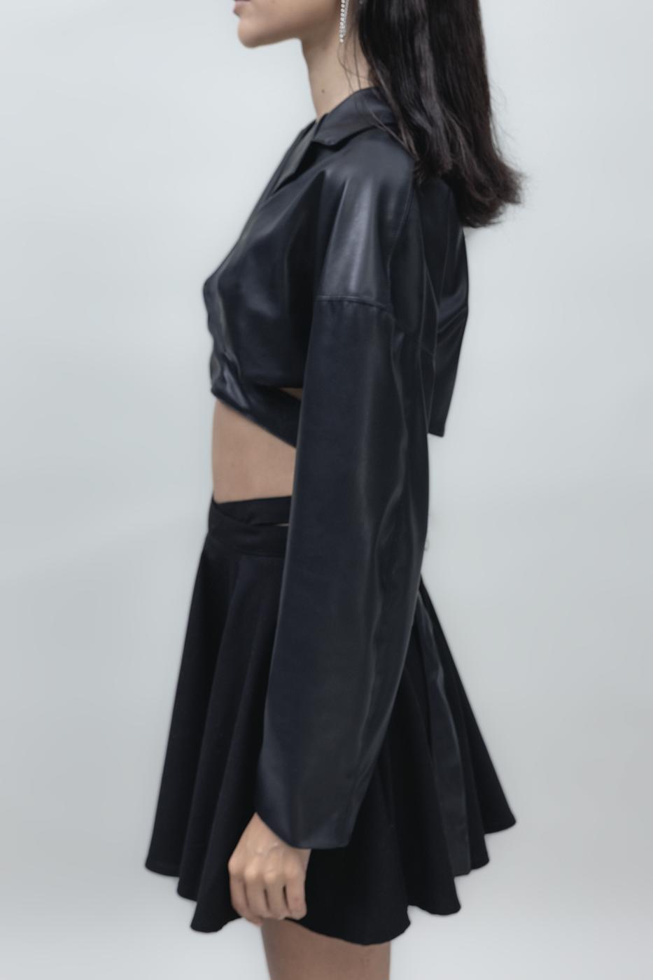 Bayan Siyah Deri Görünümlü Crop Mont