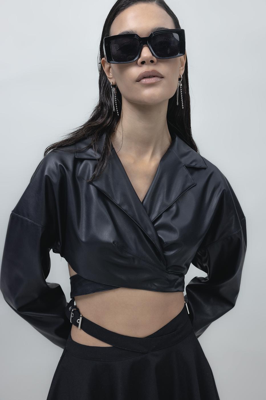 Bayan Siyah Deri Görünümlü Crop Mont