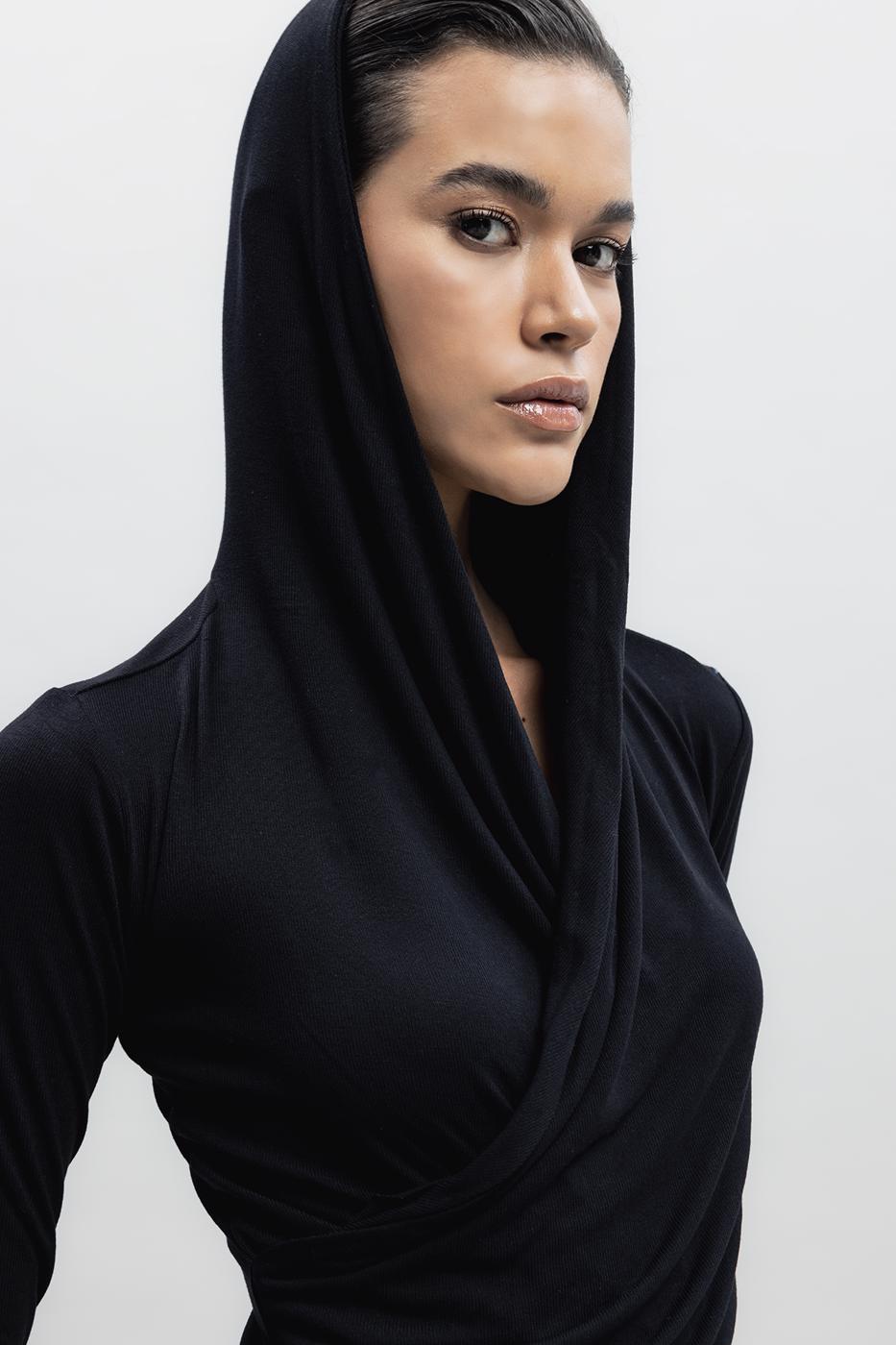 Bayan Siyah Kapüşon Detaylı Top