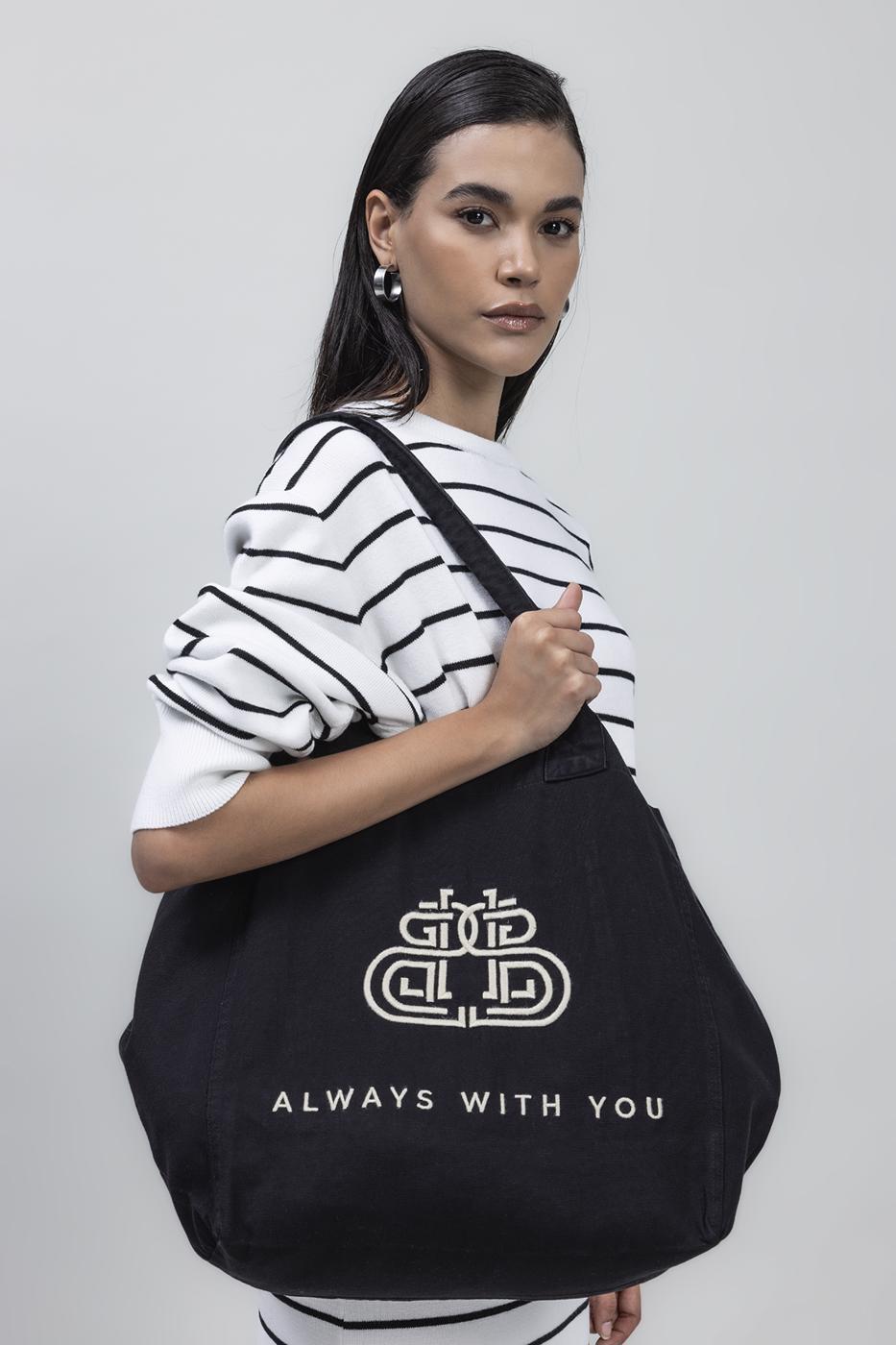 Bayan Siyah Nakışlı Bez Çanta