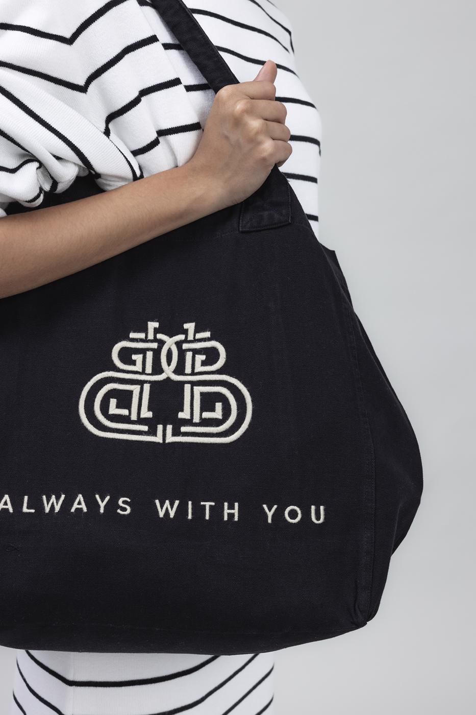 Bayan Siyah Nakışlı Bez Çanta