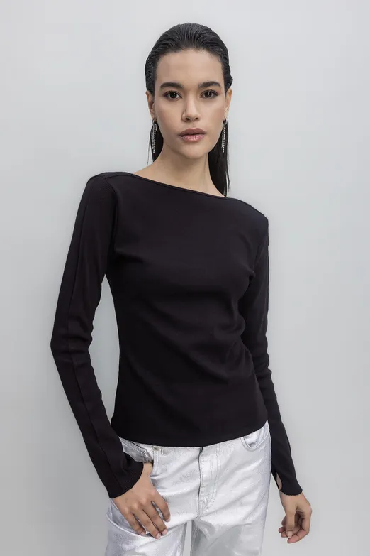 Bayan Siyah Sırt Dekolteli Top - BSL