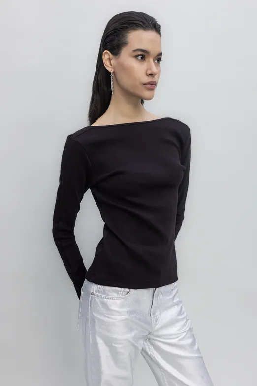 Bayan Siyah Sırt Dekolteli Top - BSL