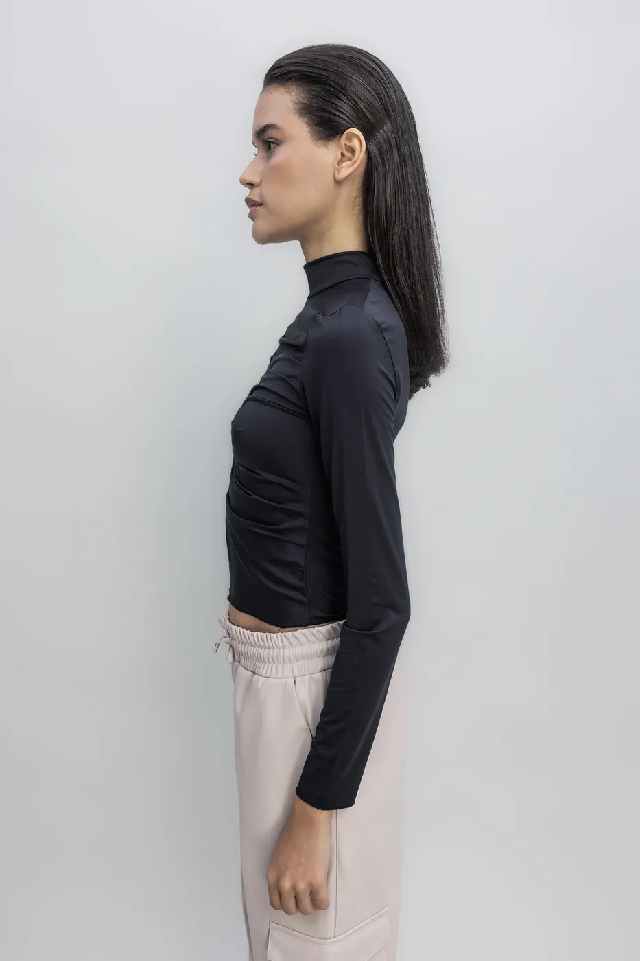 Bayan Siyah Dik Yaka Drape Detaylı Top