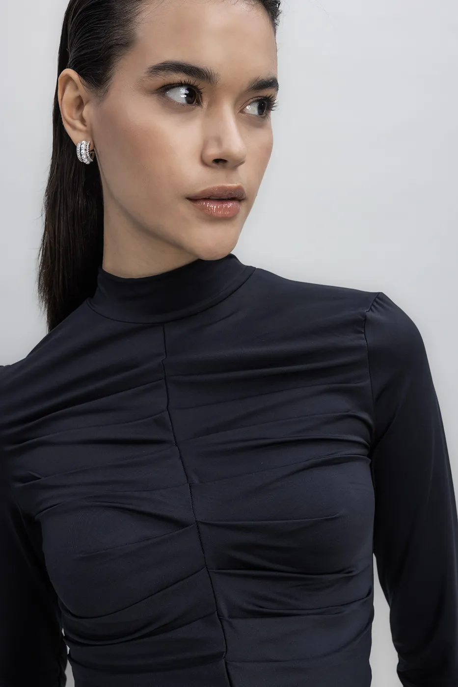 Bayan Siyah Dik Yaka Drape Detaylı Top