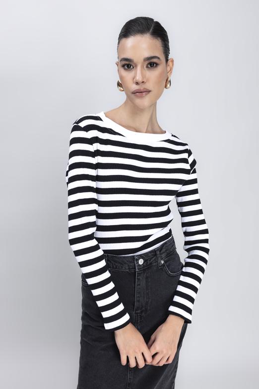 Bayan Siyah Kayık Yaka Çizgili T-Shirt - BSL