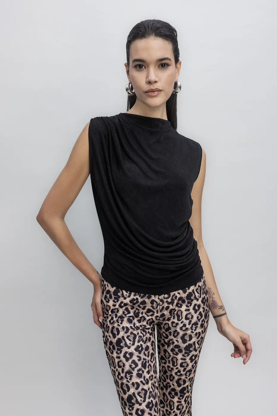 Bayan Siyah Drapeli Kolsuz Bluz