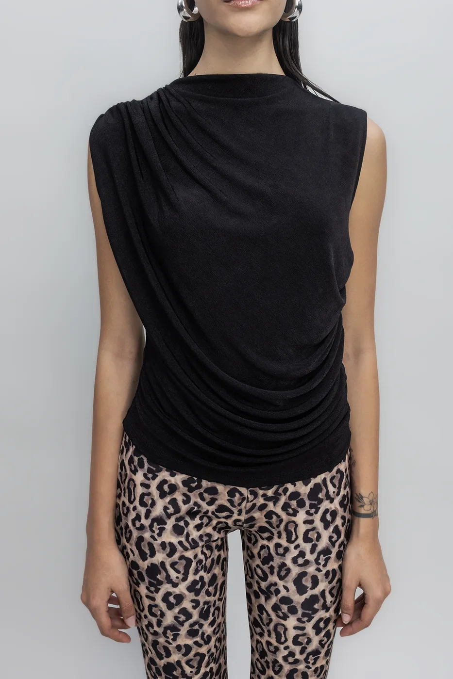 Bayan Siyah Drapeli Kolsuz Bluz