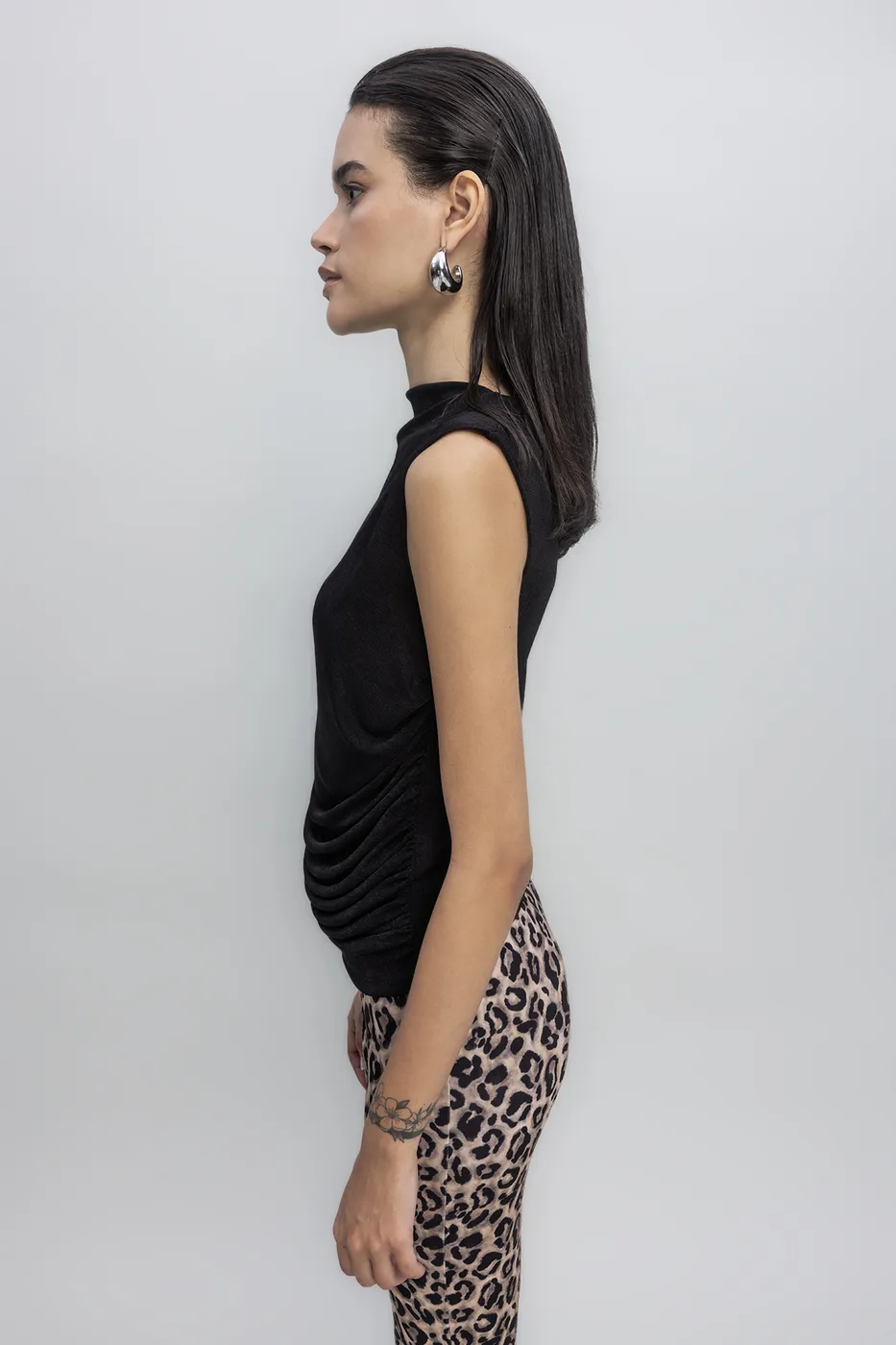 Bayan Siyah Drapeli Kolsuz Bluz