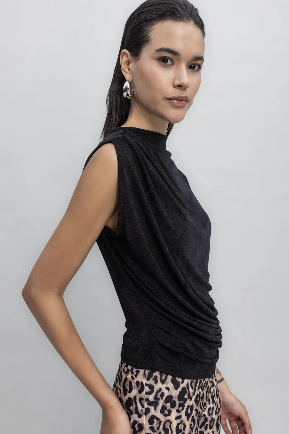 Bayan Siyah Drapeli Kolsuz Bluz