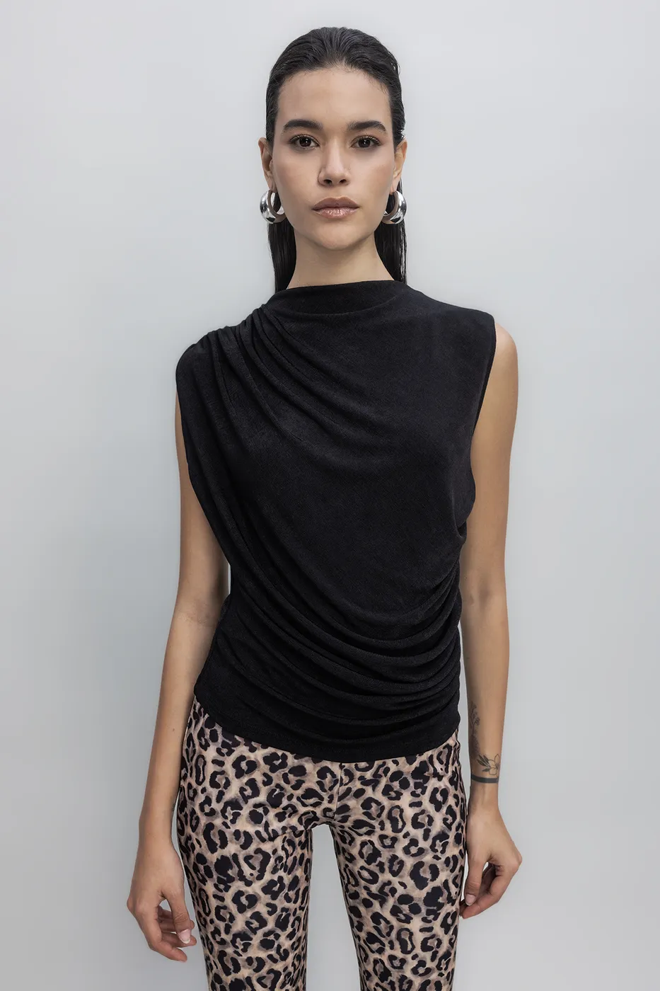 Bayan Siyah Drapeli Kolsuz Bluz