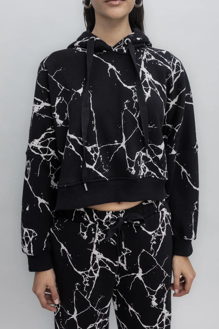 Bayan Siyah Kapüşonlu Desenli Şardonlu Sweatshirt