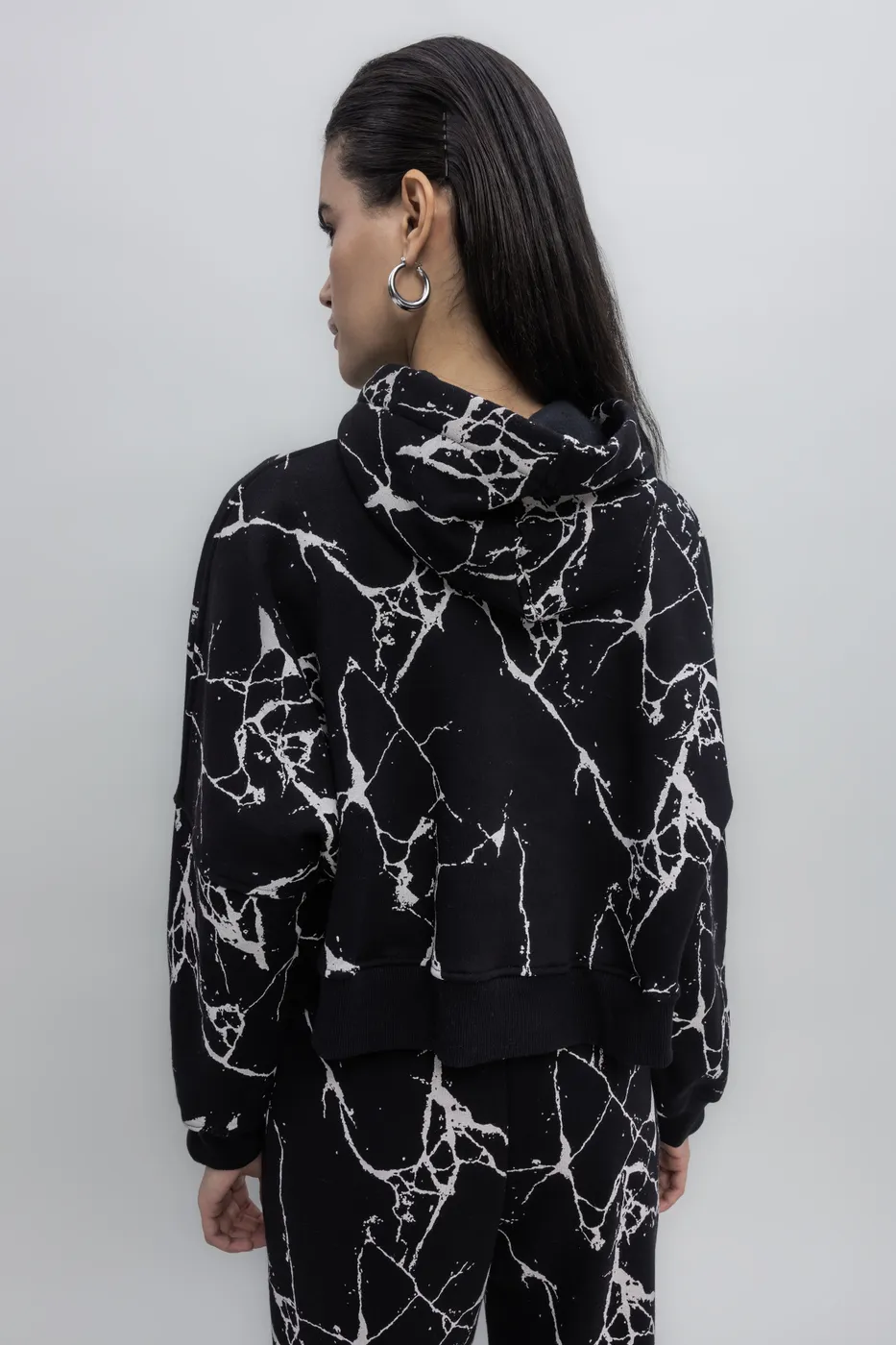 Bayan Siyah Kapüşonlu Desenli Şardonlu Sweatshirt