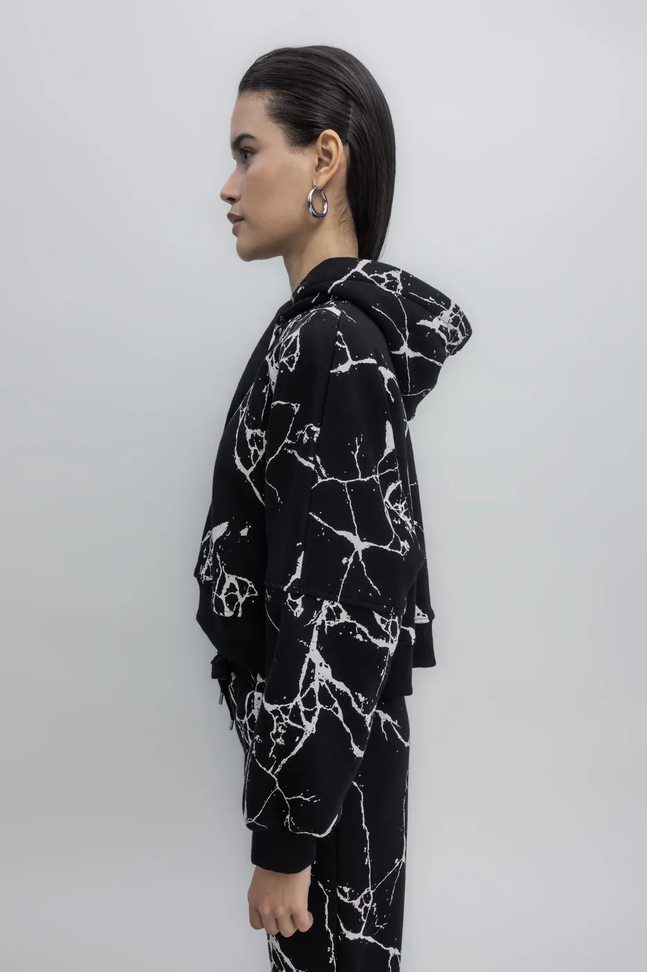 Bayan Siyah Kapüşonlu Desenli Şardonlu Sweatshirt