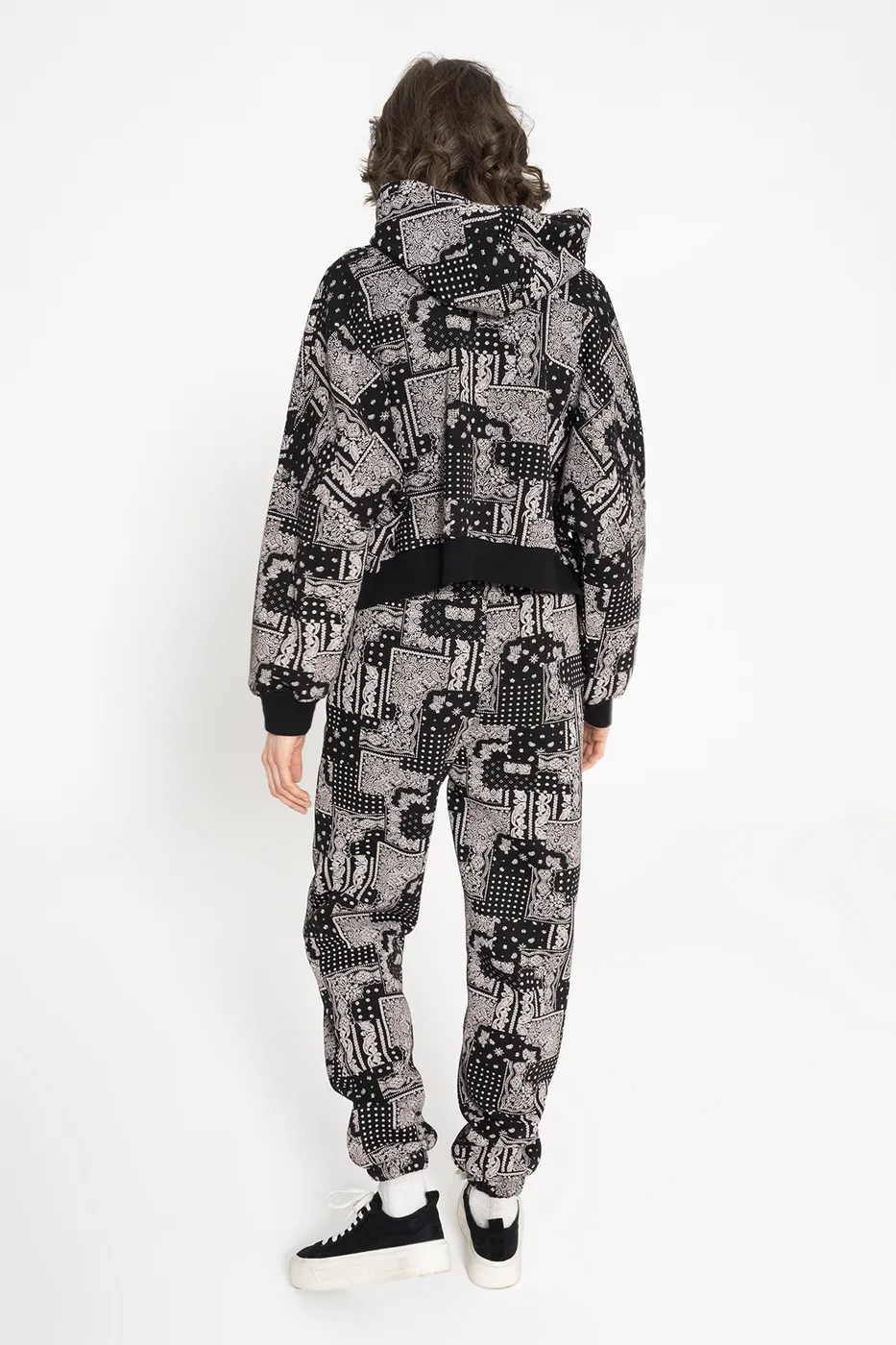 Bayan Siyah Desenli Şardonlu Jogger Pantolon