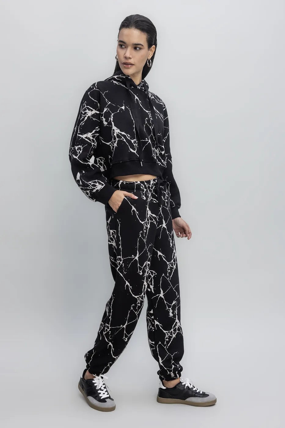 Bayan Siyah Desenli Şardonlu Jogger Pantolon