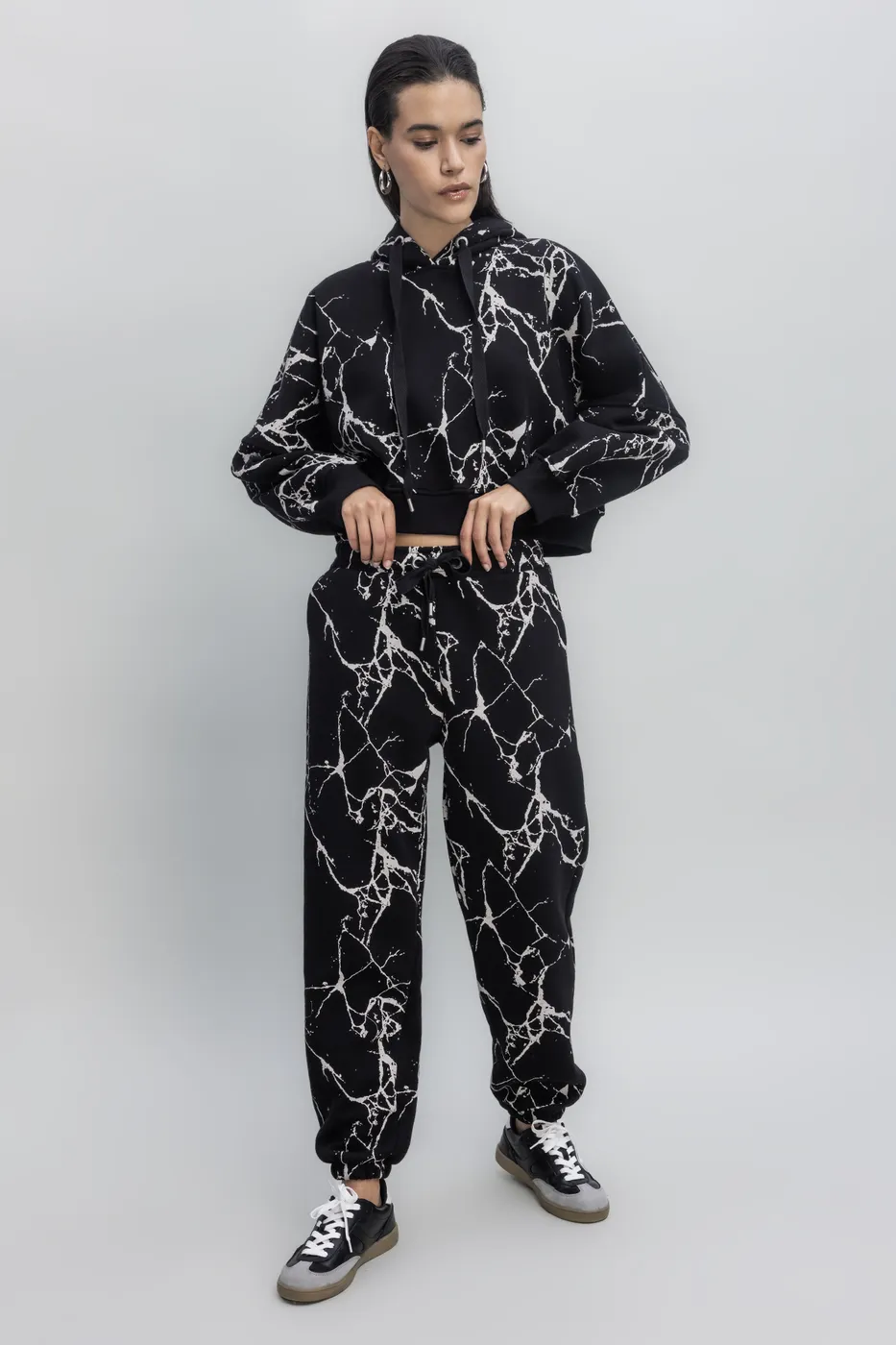 Bayan Siyah Desenli Şardonlu Jogger Pantolon