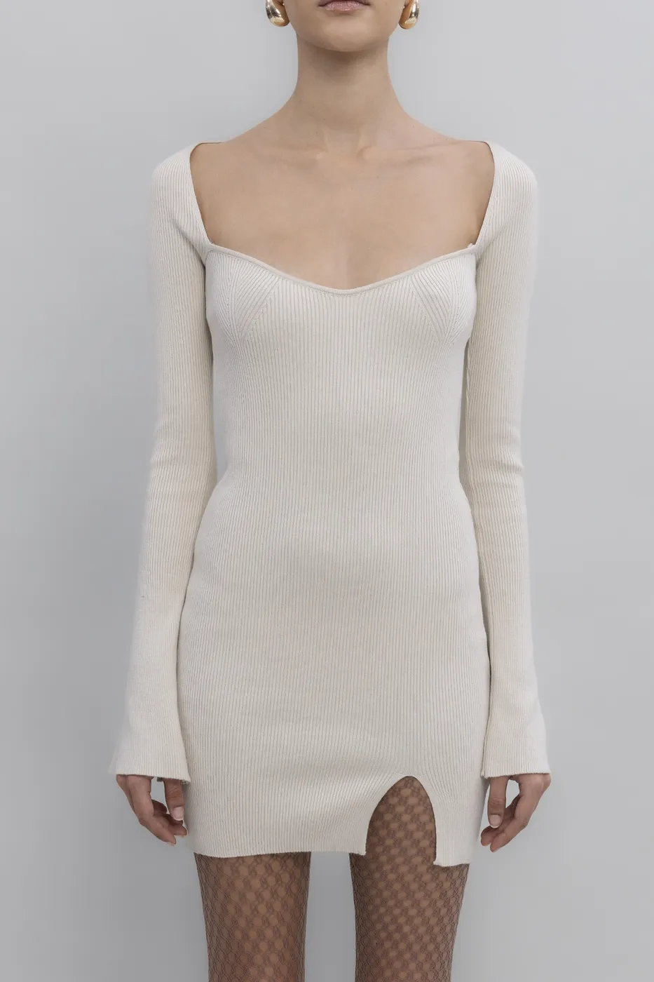 Bayan Bej Uzun Kollu Öpücük Yaka Yırtmaçlı Mini Triko Elbise