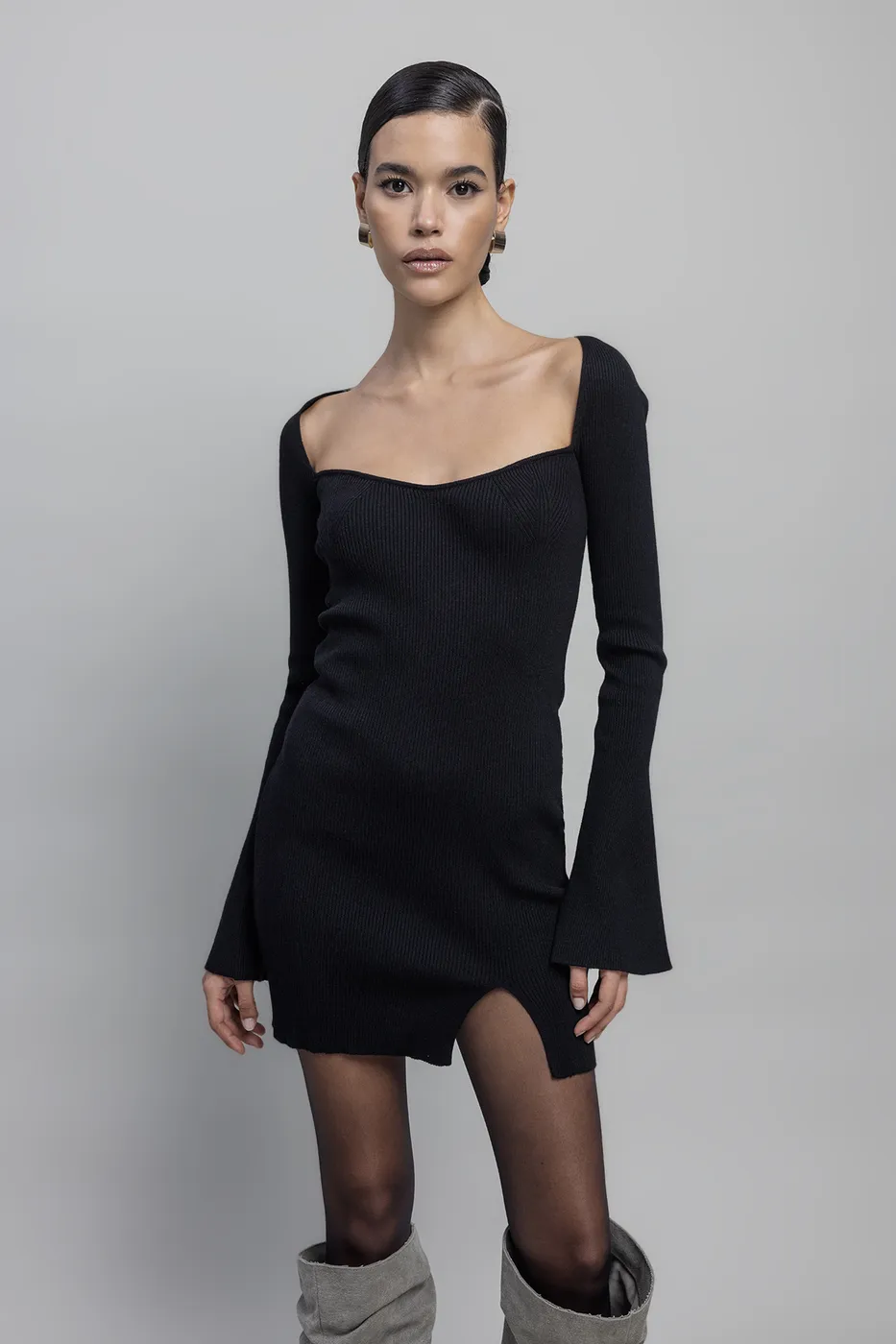 Bayan Siyah Uzun Kollu Öpücük Yaka Yırtmaçlı Mini Triko Elbise