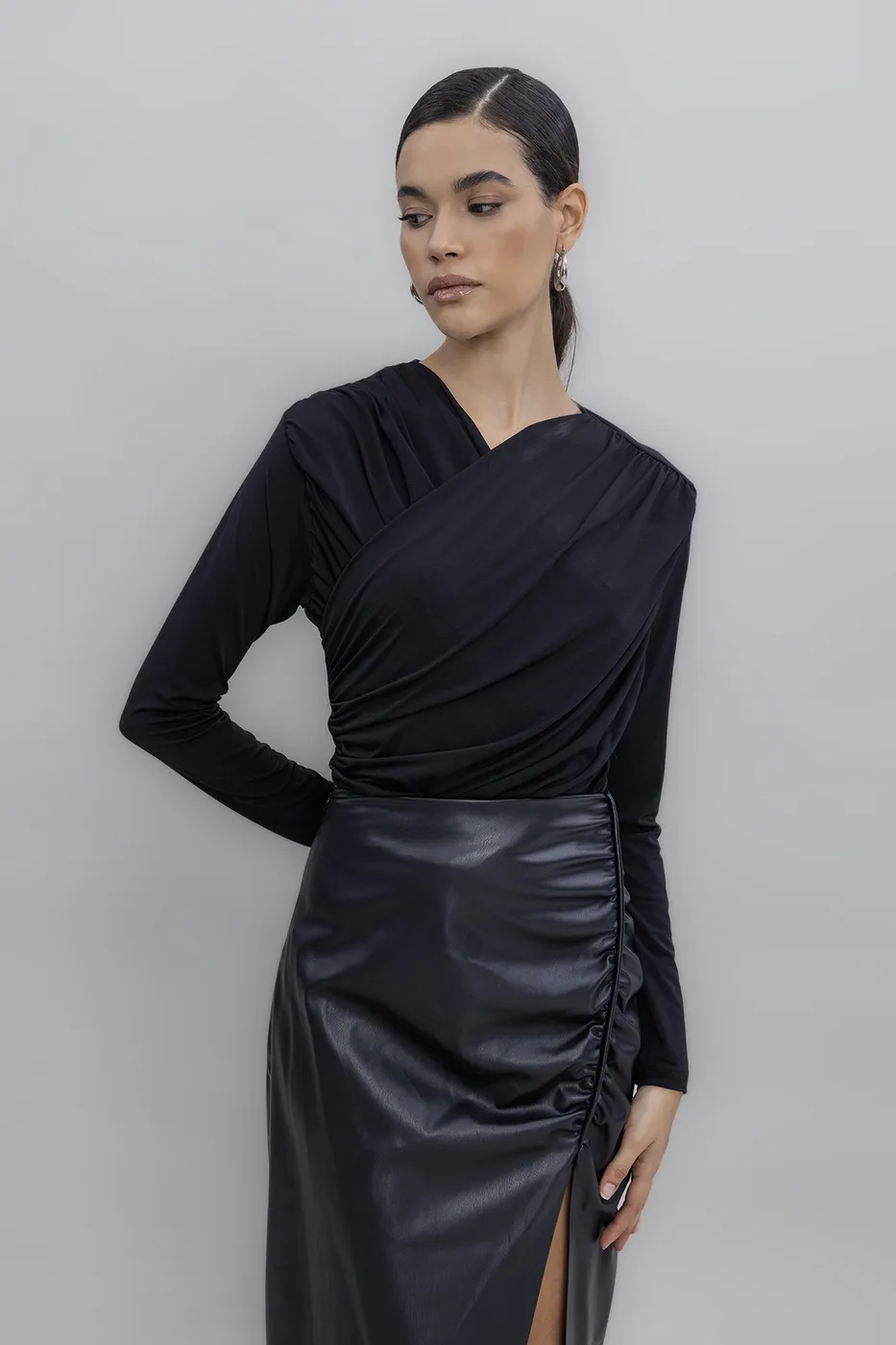 Bayan Siyah Çapraz Yakalı Drapeli Bodysuit