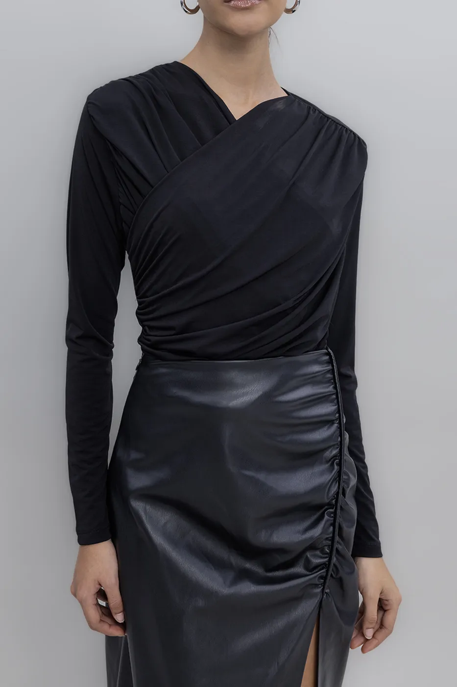 Bayan Siyah Çapraz Yakalı Drapeli Bodysuit