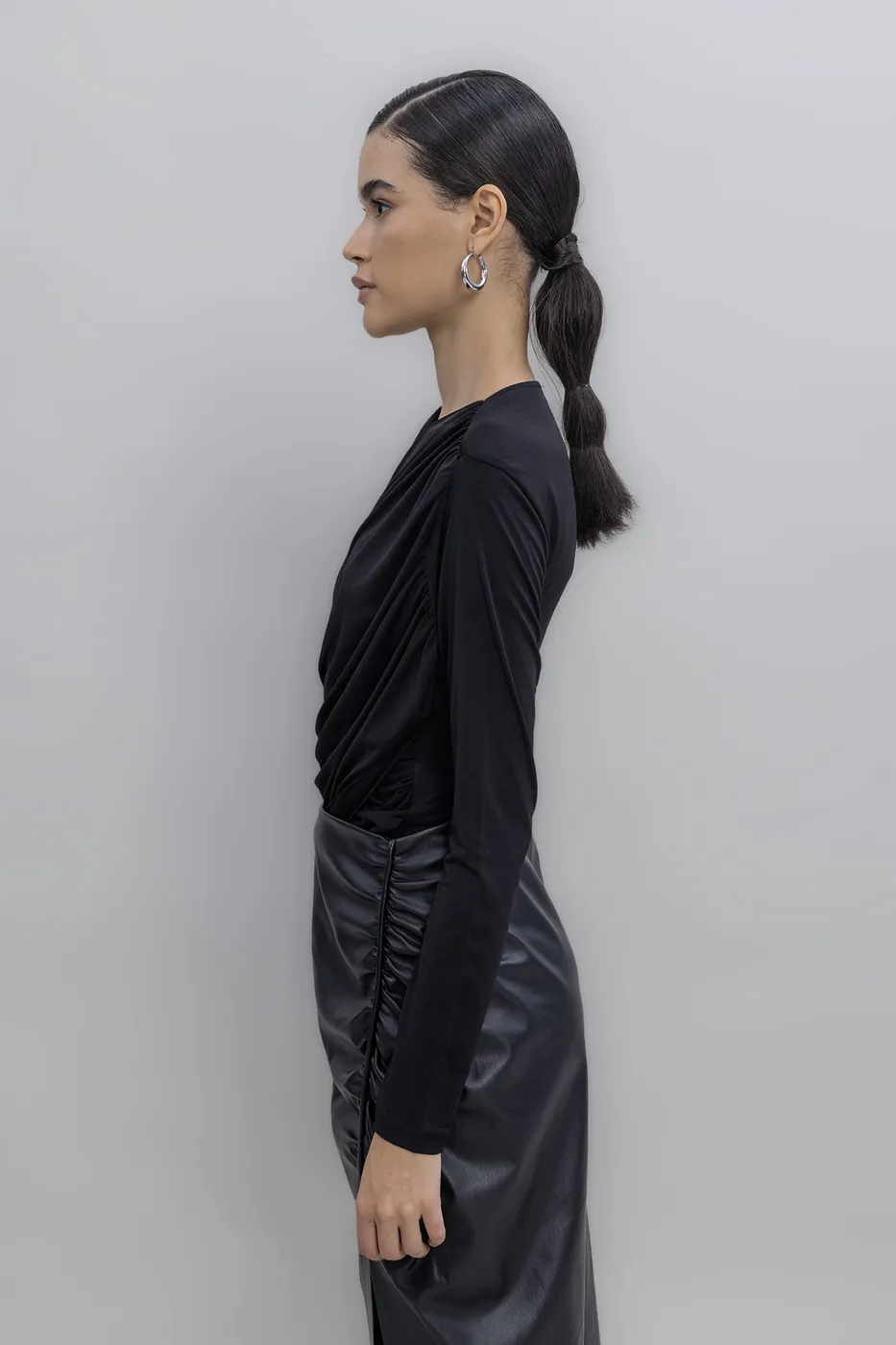 Bayan Siyah Çapraz Yakalı Drapeli Bodysuit