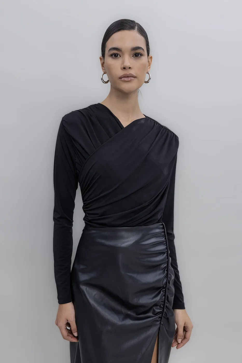 Bayan Siyah Çapraz Yakalı Drapeli Bodysuit