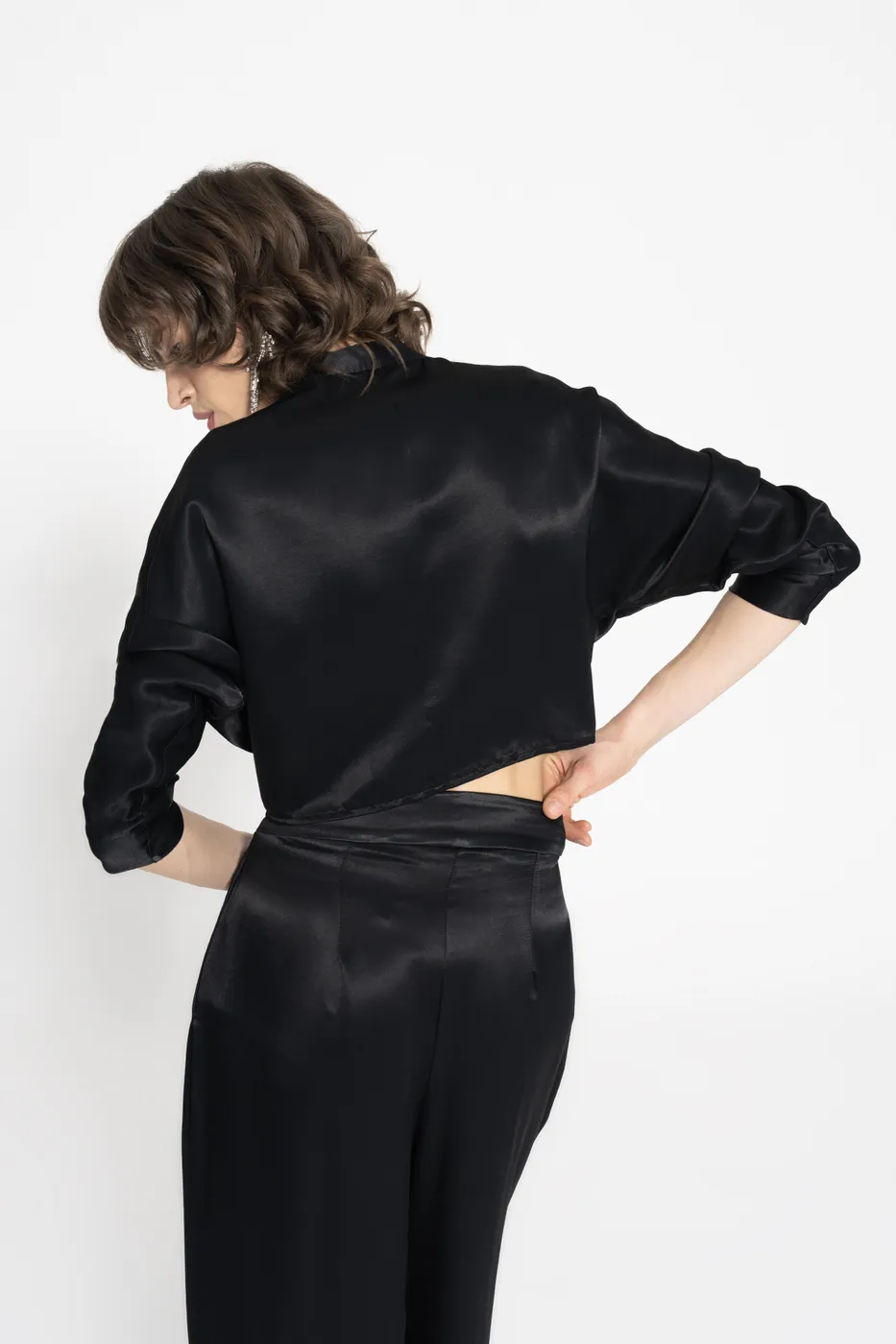 Bayan Siyah Yarasa Kol Detaylı Saten Bluz