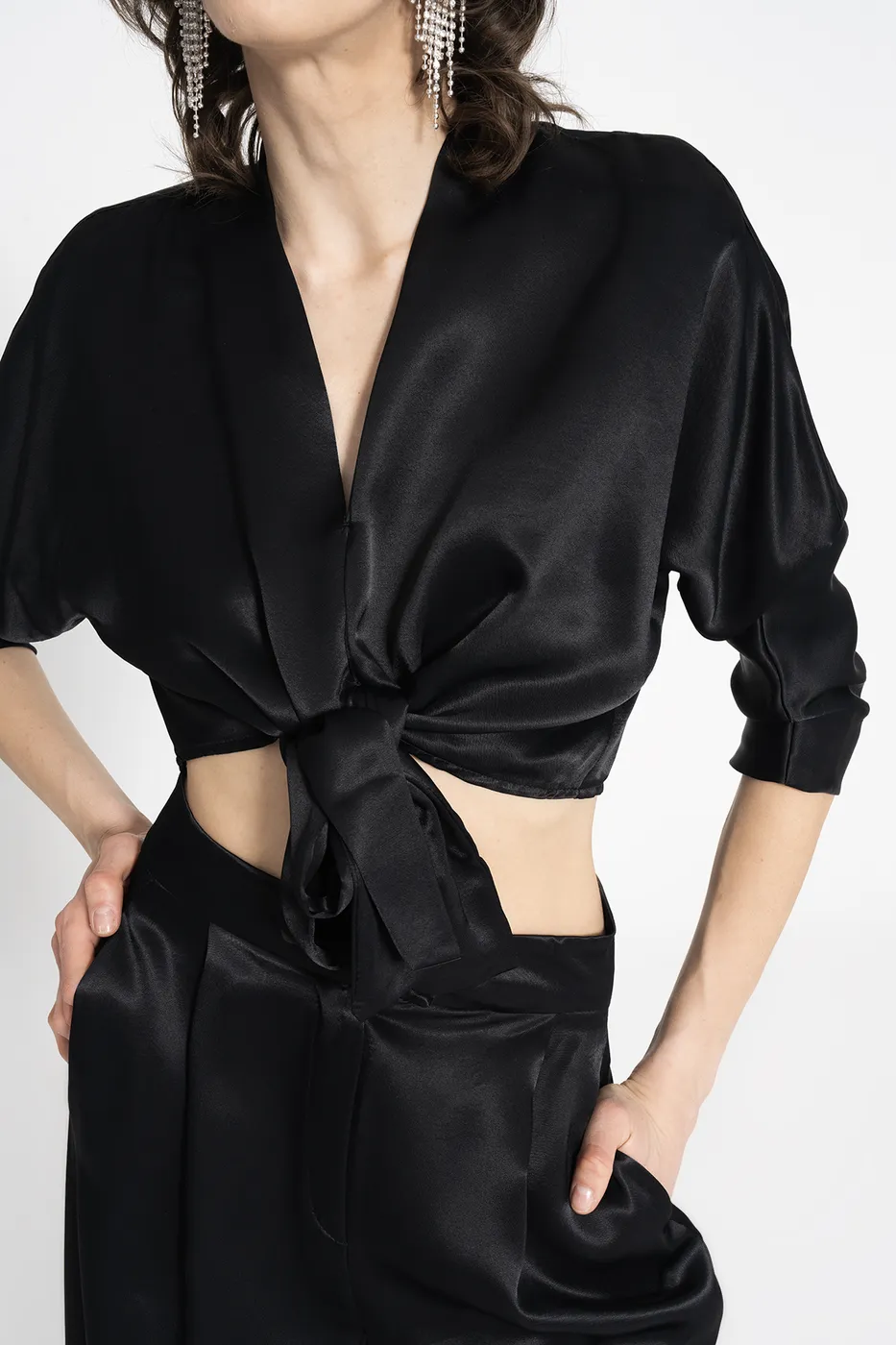 Bayan Siyah Yarasa Kol Detaylı Saten Bluz