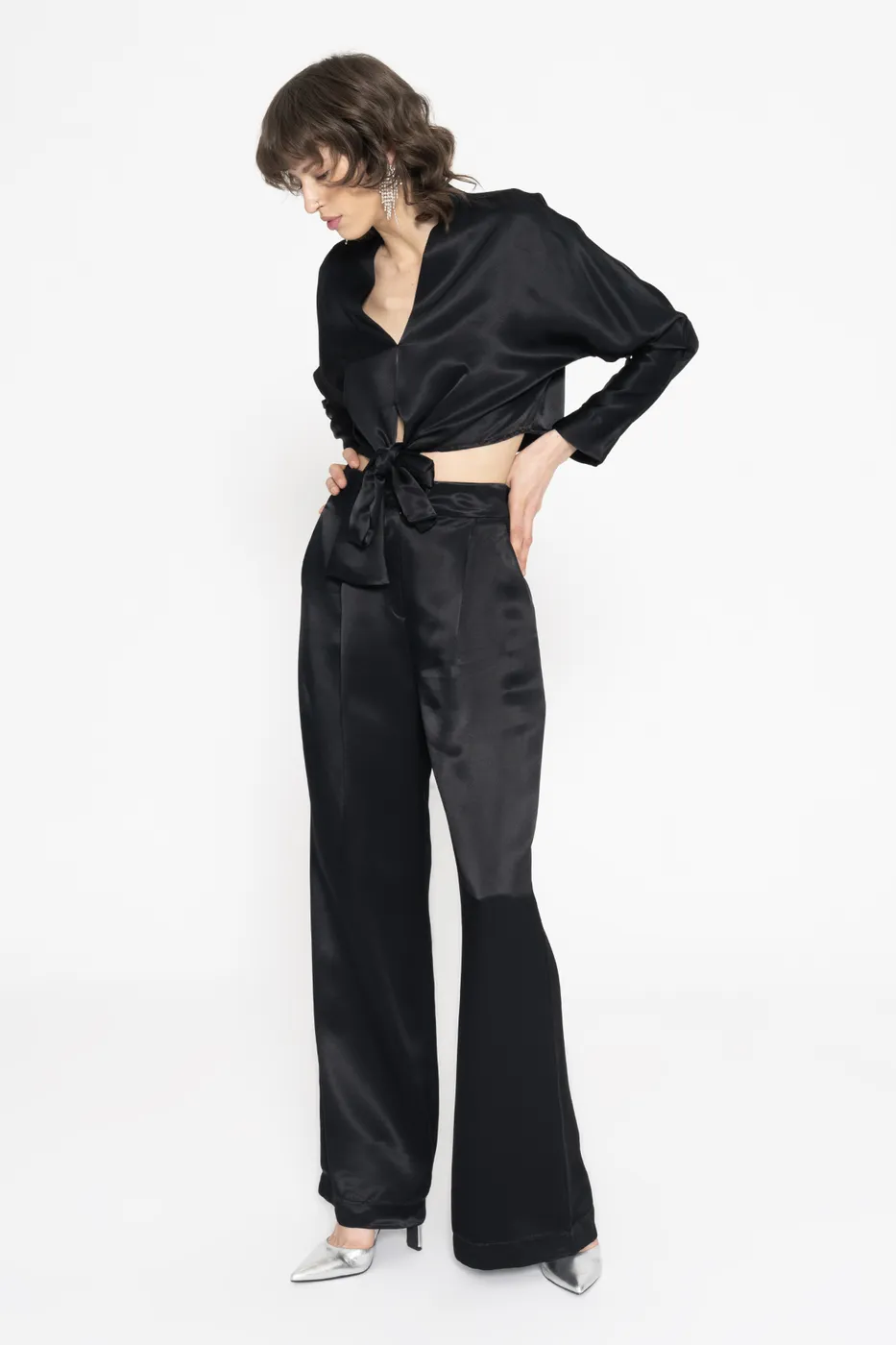 Bayan Siyah Yarasa Kol Detaylı Saten Bluz