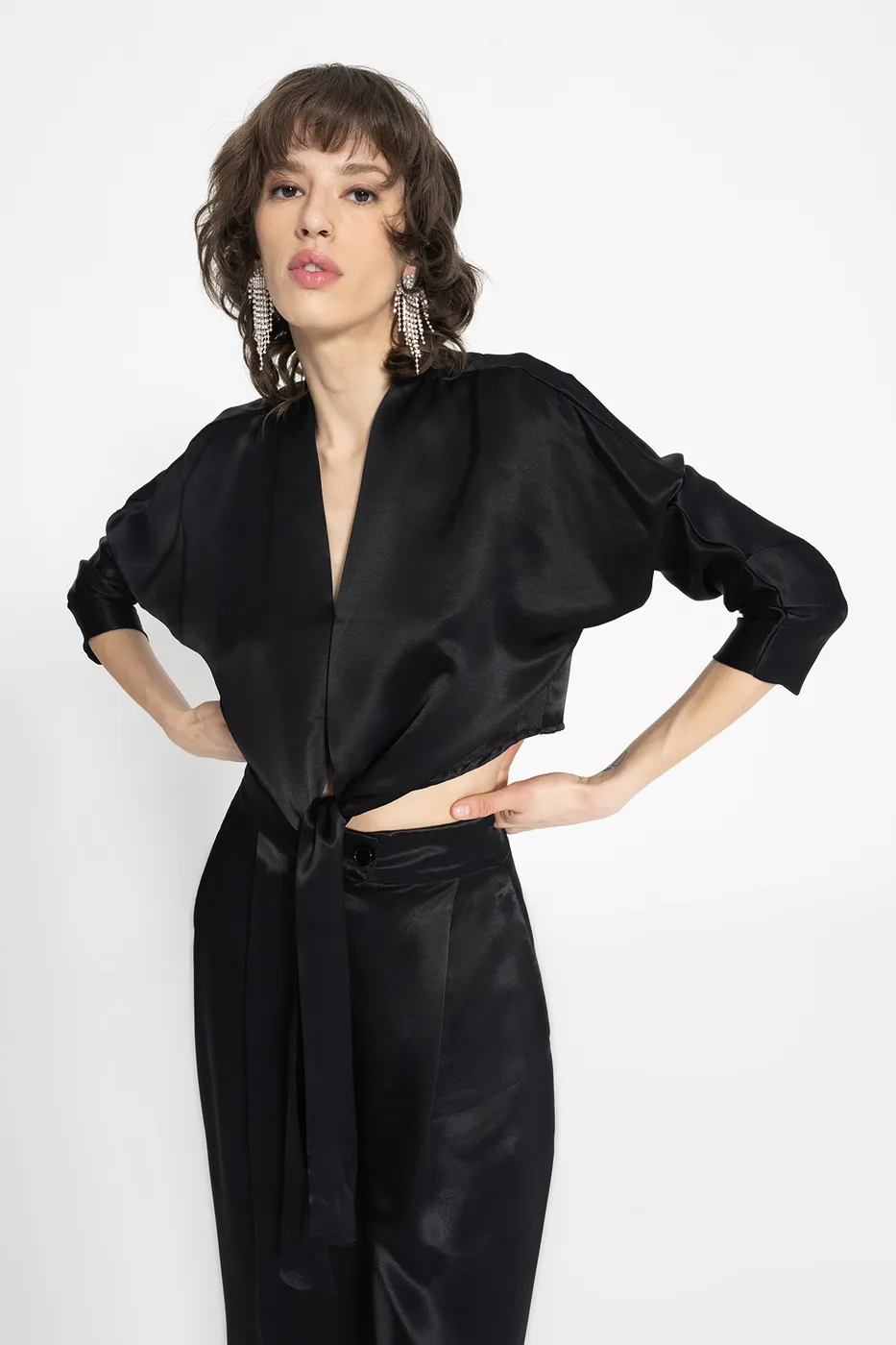 Bayan Siyah Yarasa Kol Detaylı Saten Bluz