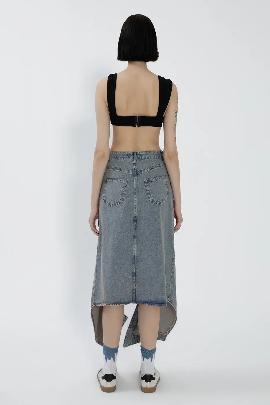 Bayan Mavi Derin Asimetrik Yırtmaçlı Denim Midi Etek