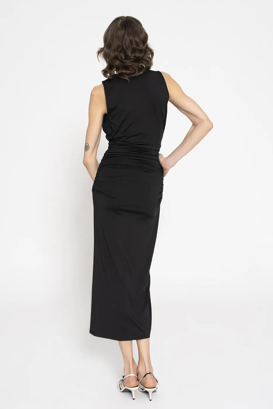 Bayan Siyah Drapeli Kolsuz Midi Boy Elbise