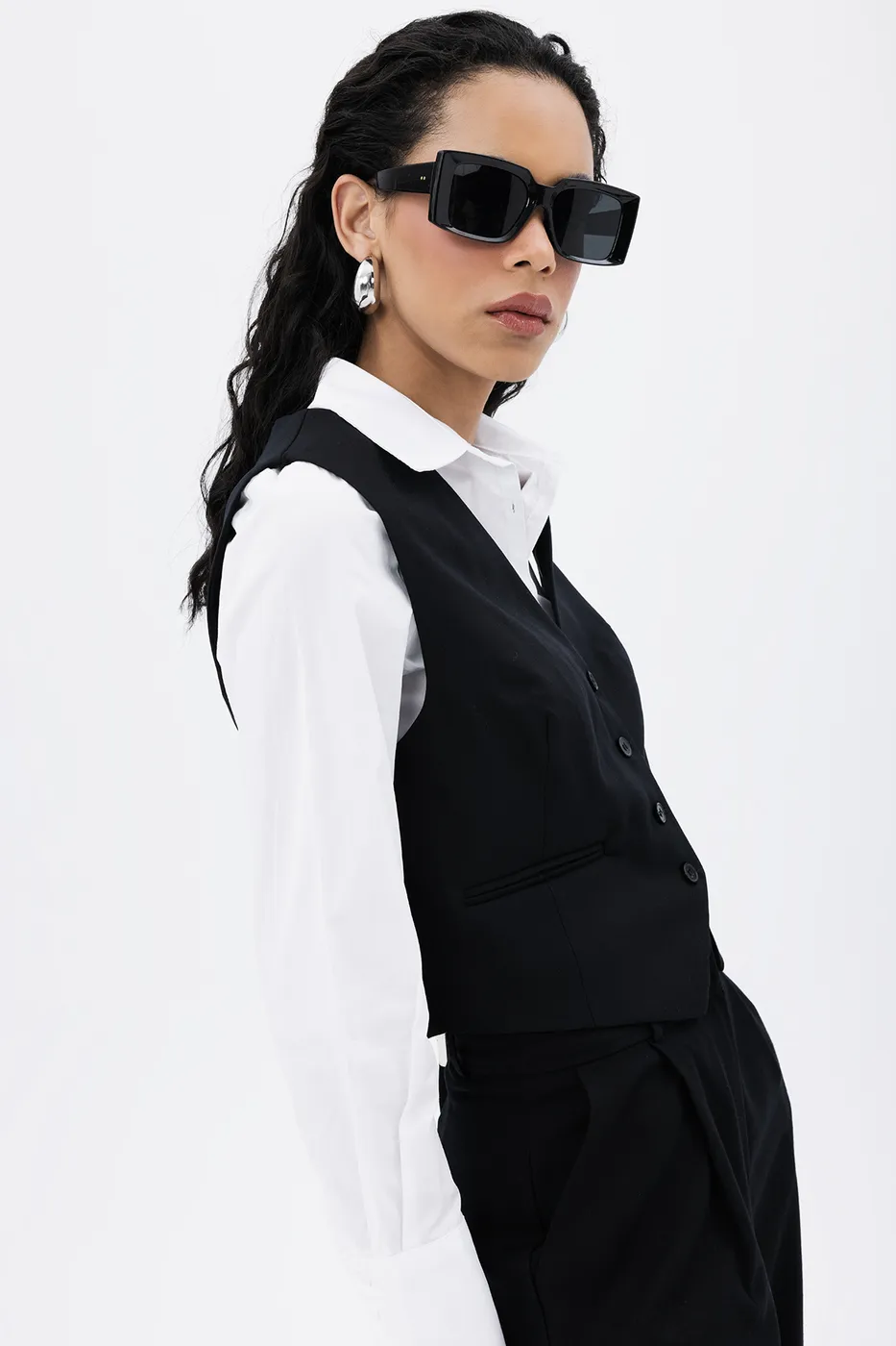 Bayan Siyah Düğmeli Fit Yelek