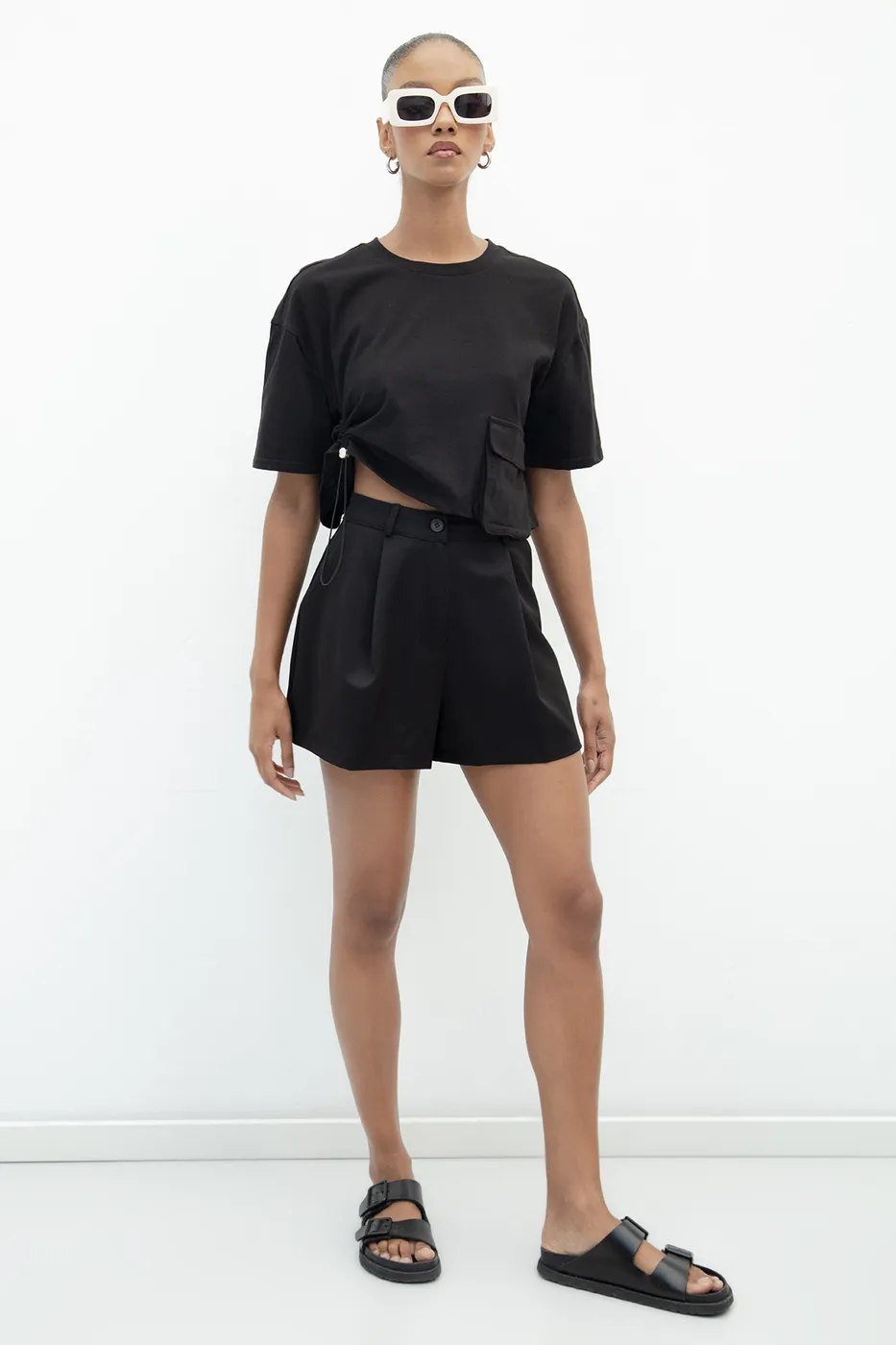 Bayan Siyah Pileli Mini Şort