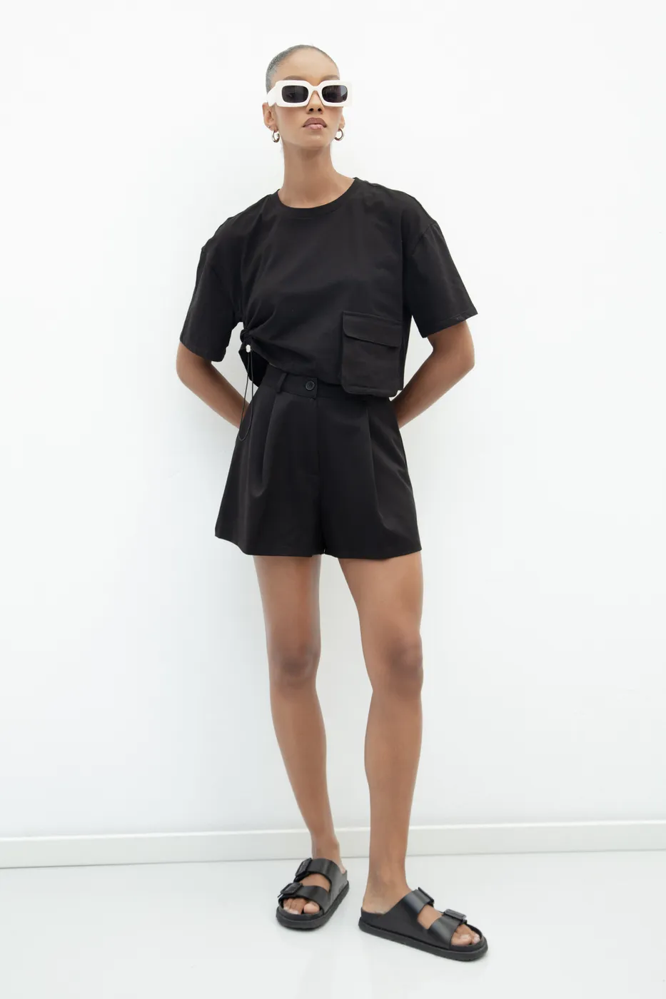 Bayan Siyah Pileli Mini Şort