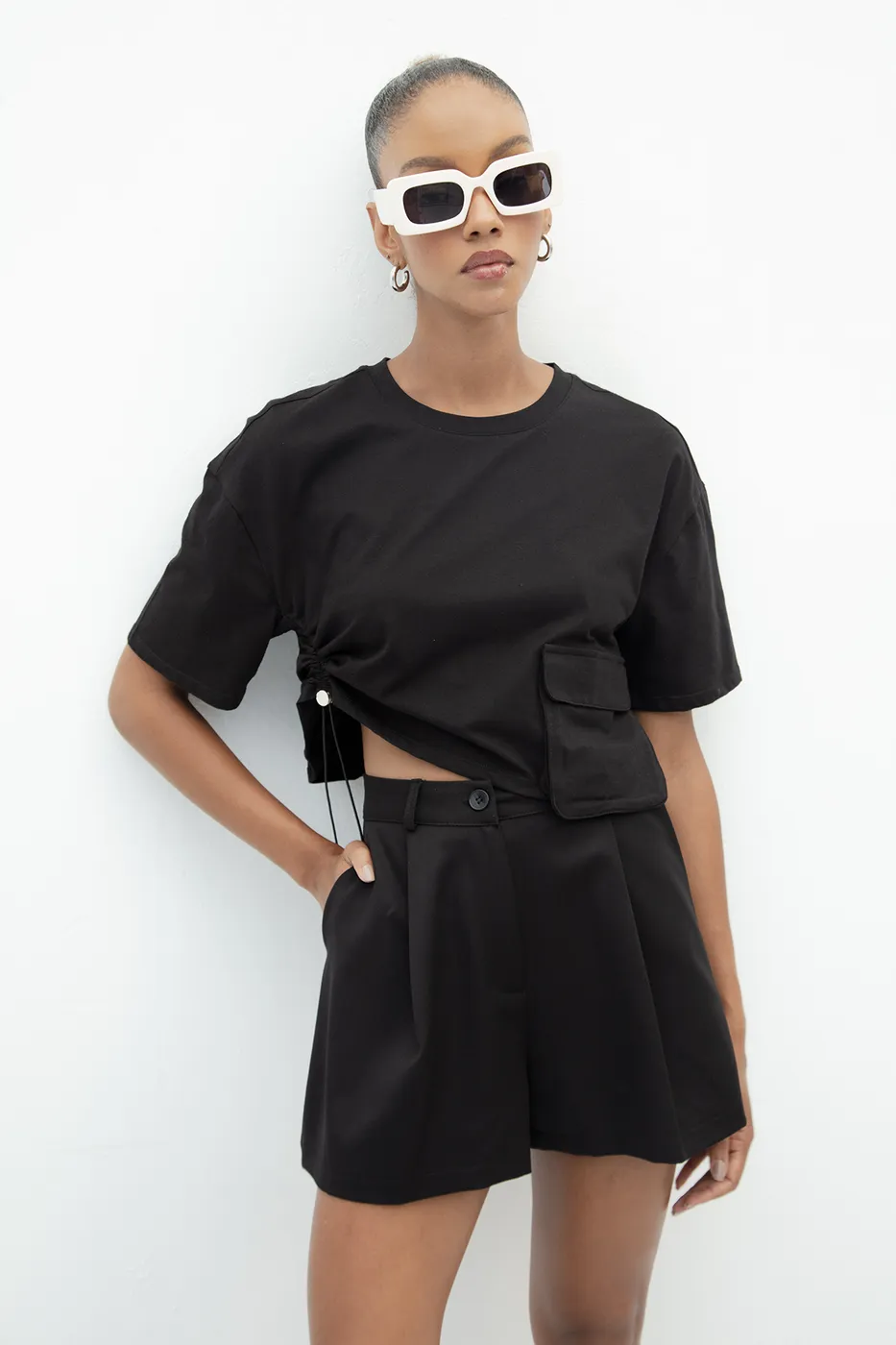 Bayan Siyah Pileli Mini Şort