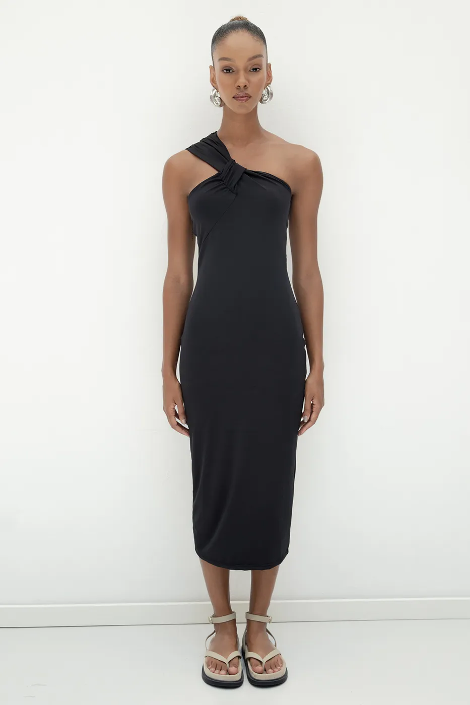 Bayan Siyah Omuz Bantlı Midi Kalem Elbise