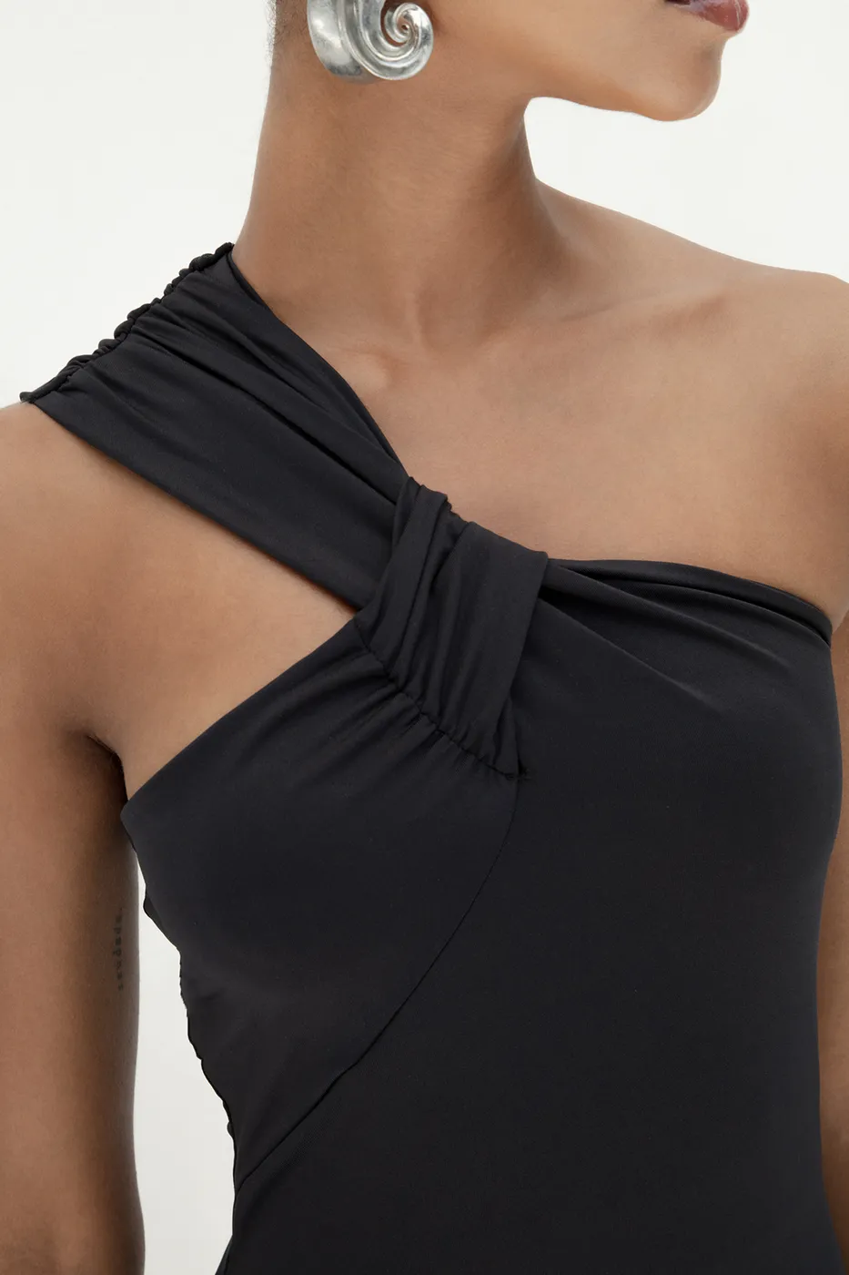 Bayan Siyah Omuz Bantlı Midi Kalem Elbise