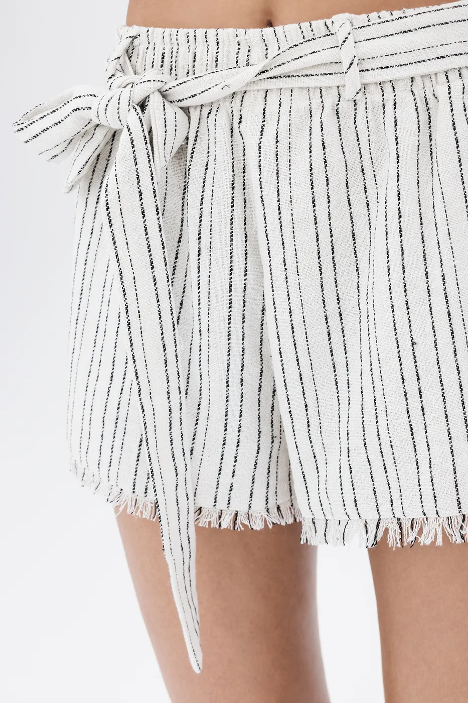 Bayan Ekru Keten Püsküllü Mini Şort