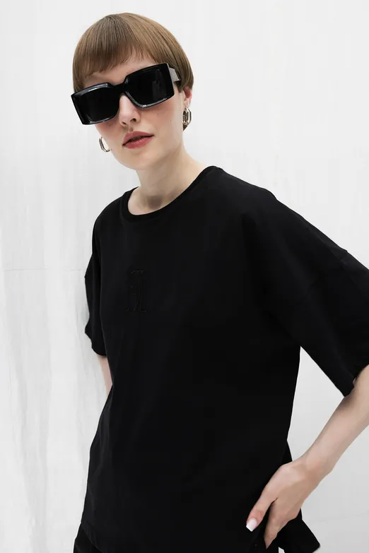 Bayan Siyah Nakışlı Basic Tshirt - BSL