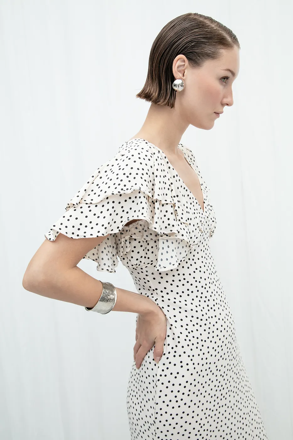 Bayan Ekru Kolları Fırfırlı Midi Elbise