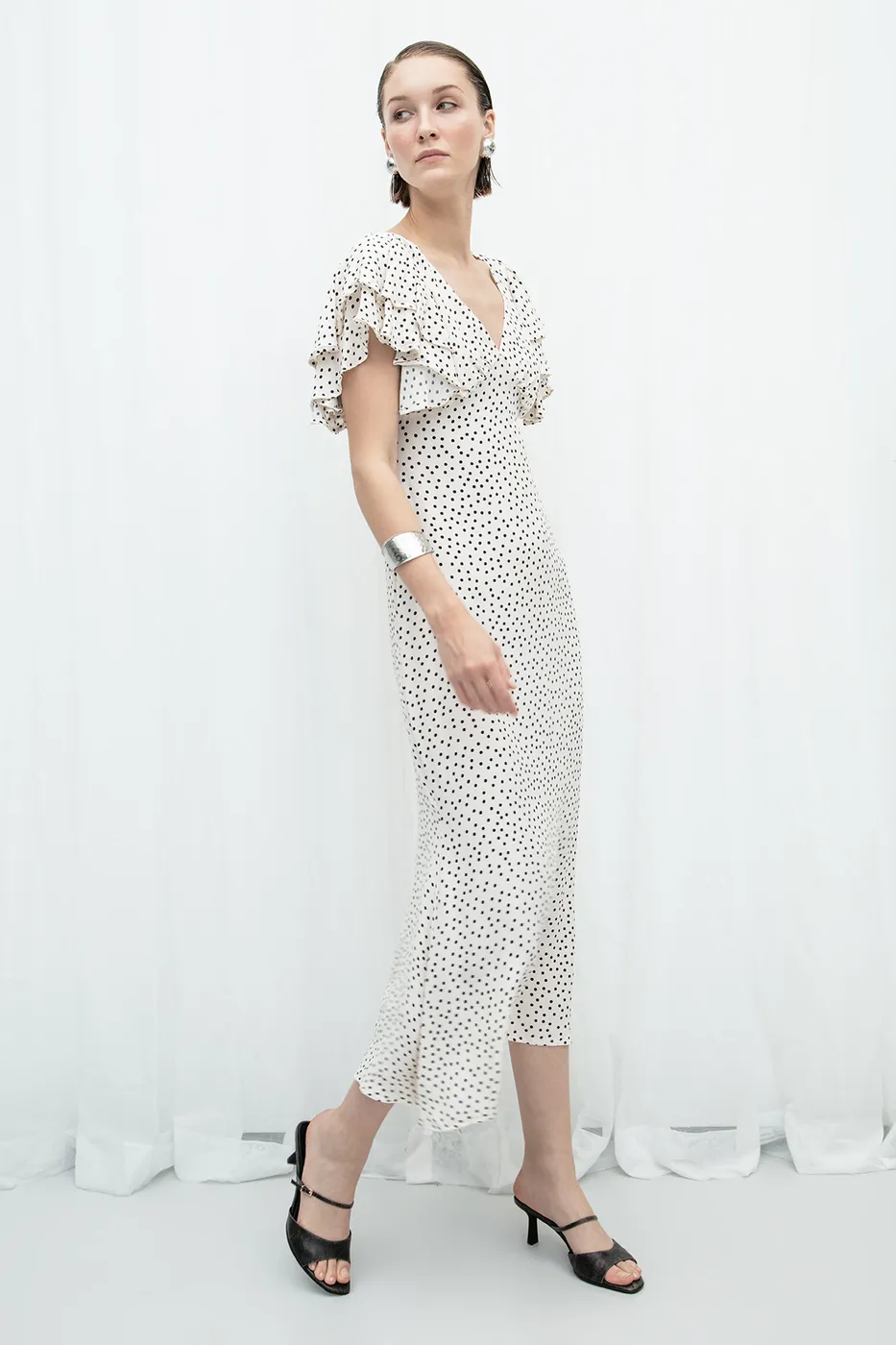 Bayan Ekru Kolları Fırfırlı Midi Elbise